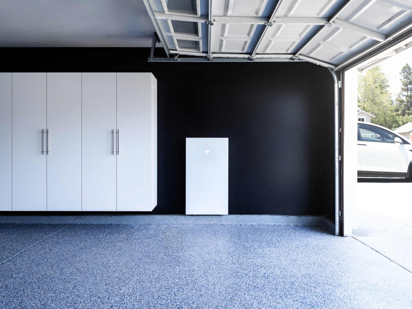 Powerwall v3 installé dans un garage - Crédit : Tesla